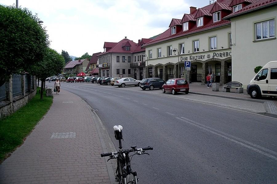 200 metrów za Domem Kultury skręć w prawo.