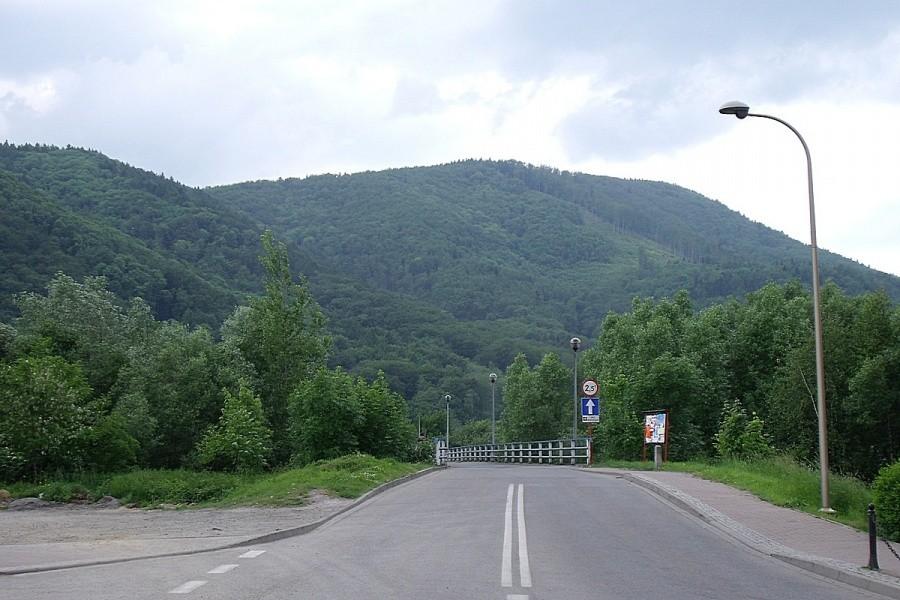 Wjedź na most i skręć w prawo