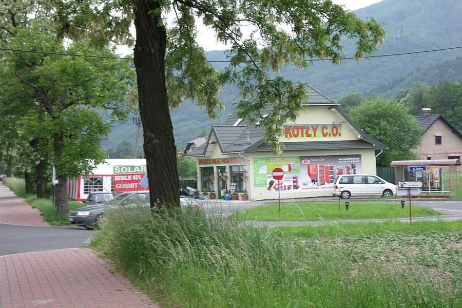 1,5 km od ronda zobaczysz coś takiego, skręć w prawo