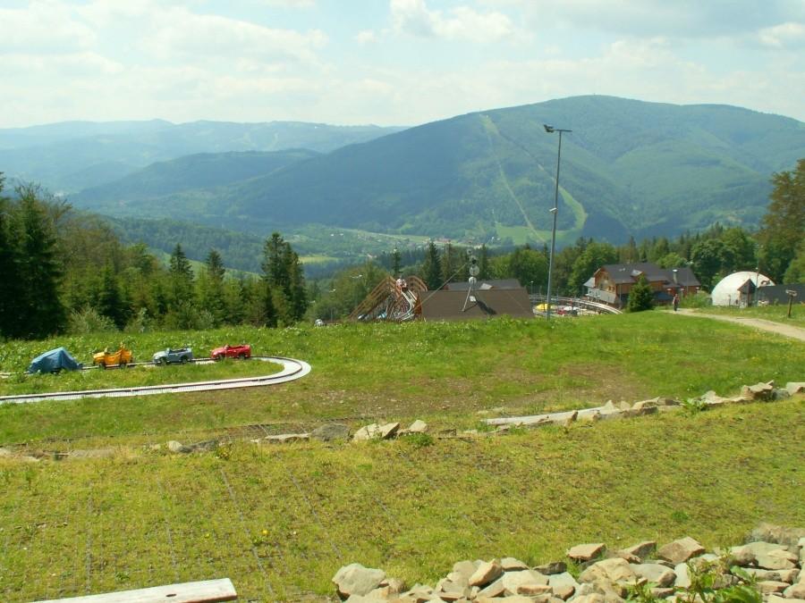 Podjazd na Równicę. Widok na Czantorię.