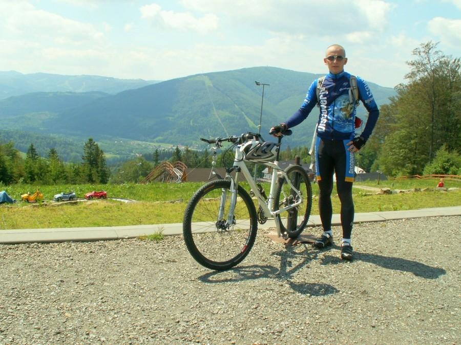 Podjazd na Równicę. Widok na Czantorię z Poisonkiem na I planie.