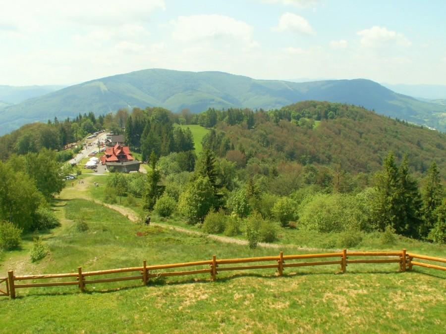 Widok na Czantorię ze schroniska pod szczytem Równicy.