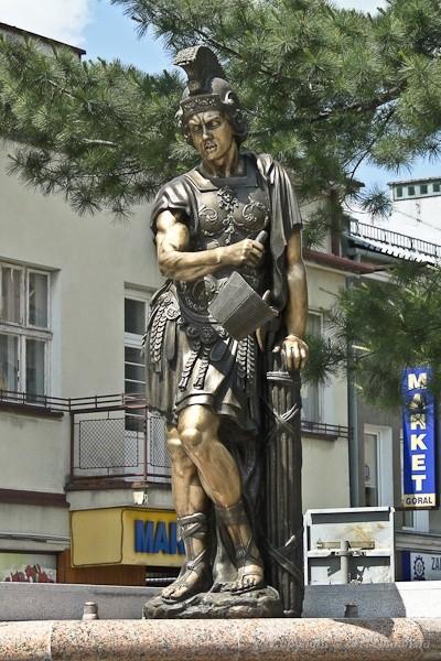 jak zobaczyłam faceta w kasku, pomyślałam, że to pomnik Kuby K4r3l, ale to tylko św. Florian
