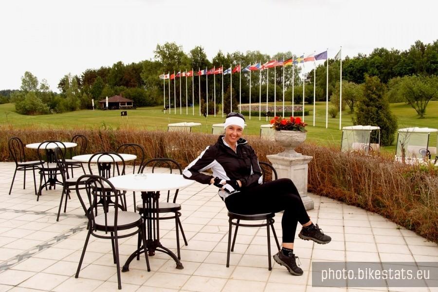 Na terenie najdłuższego w Polsce oraz w Europie 18-dołkowego mistrzowskiego pola golfowego w Postołowie.
