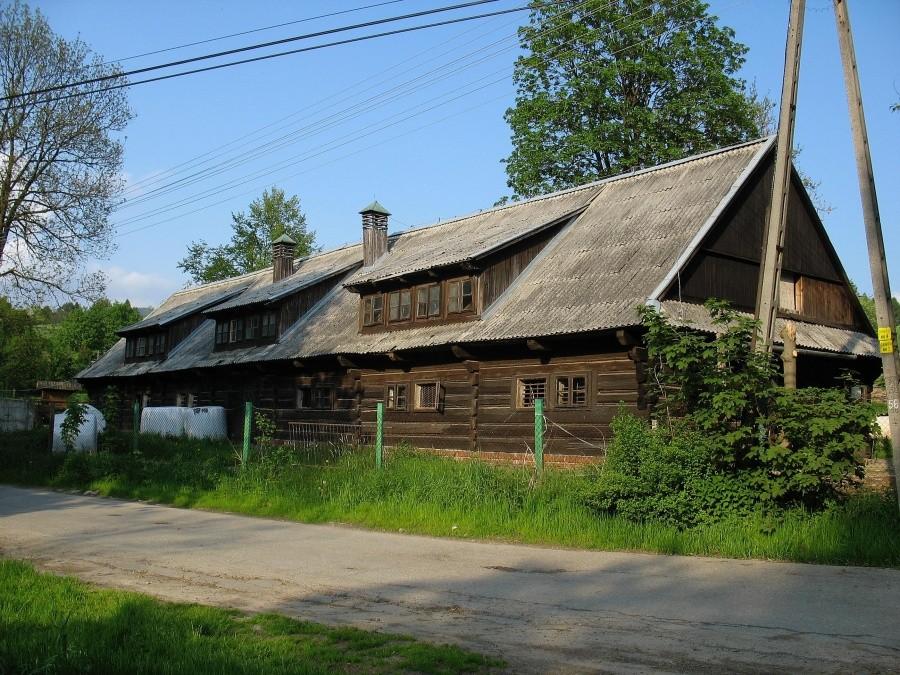 Jaworki - zabytkowa stajnia