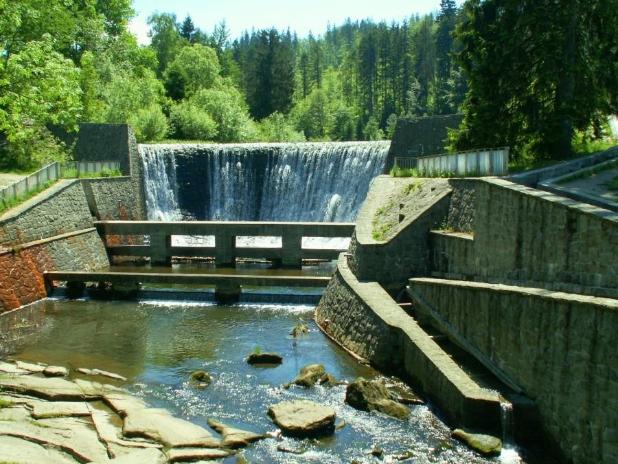 Efektowna zapora w Wiśle Malince.