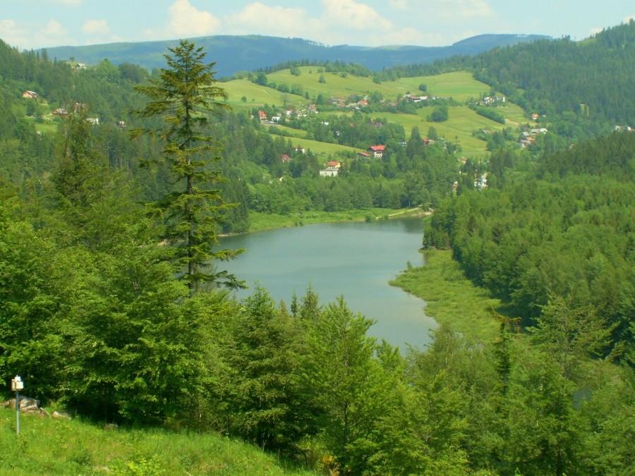 Widok na Jezioro Czerniańskie z lądowiska dle helikopterów przy Rezydencji Prezydentów RP.