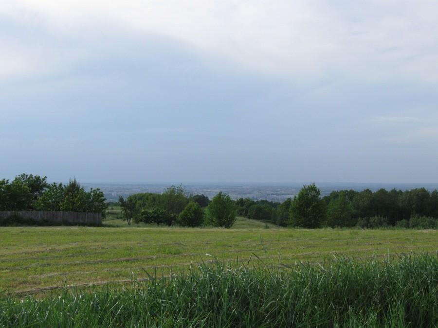 Ciemne chmury nadciągają.