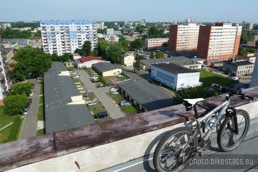 Z cyklu "Tu mnie jeszcze nie było": Poison na dachu 11-to piętrowego wieżowca