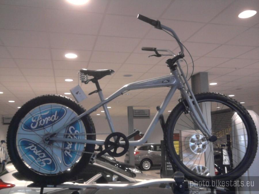 Cruiser Forda w salonie BM