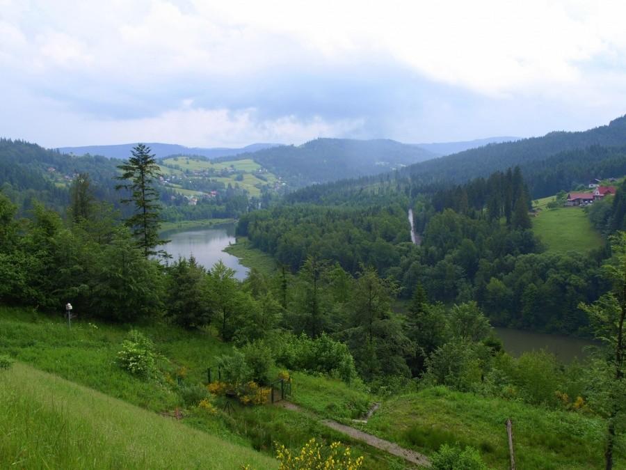 Widok na Jezioro Czerniańskie z lądowiska dla helikopterów.