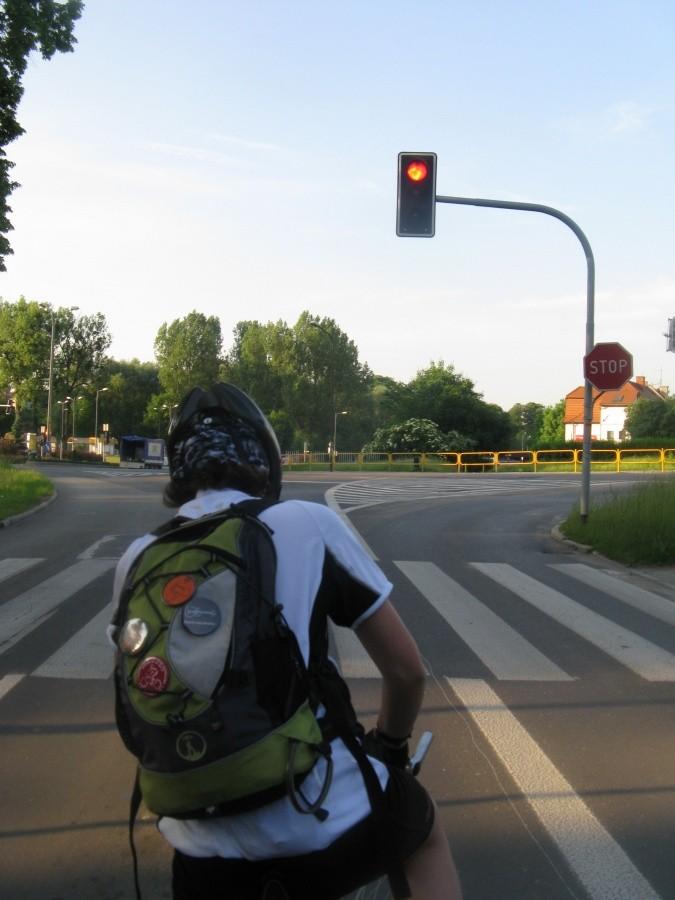Rankiem, w drodze na dworzec PKP