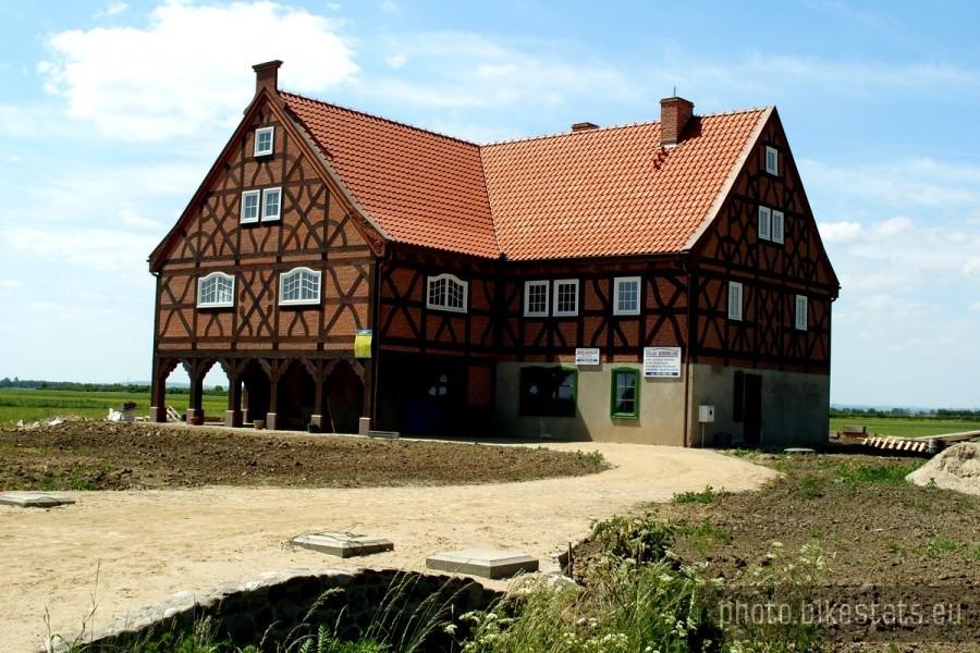 Nowoczesny dom podcieniowy w całej okazałości:)))) Będzie pięknie ,kiedy bedzie wykończony.