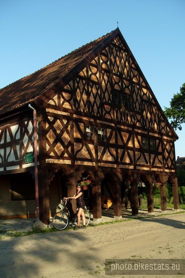 Najpiękniejszy dom podcieniowy na Żuławach w Trutnowach z 1720 r.