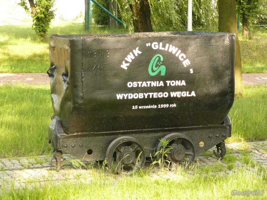 Pamiątkowy wagonik. Wąskotorowy, a jakże ;)