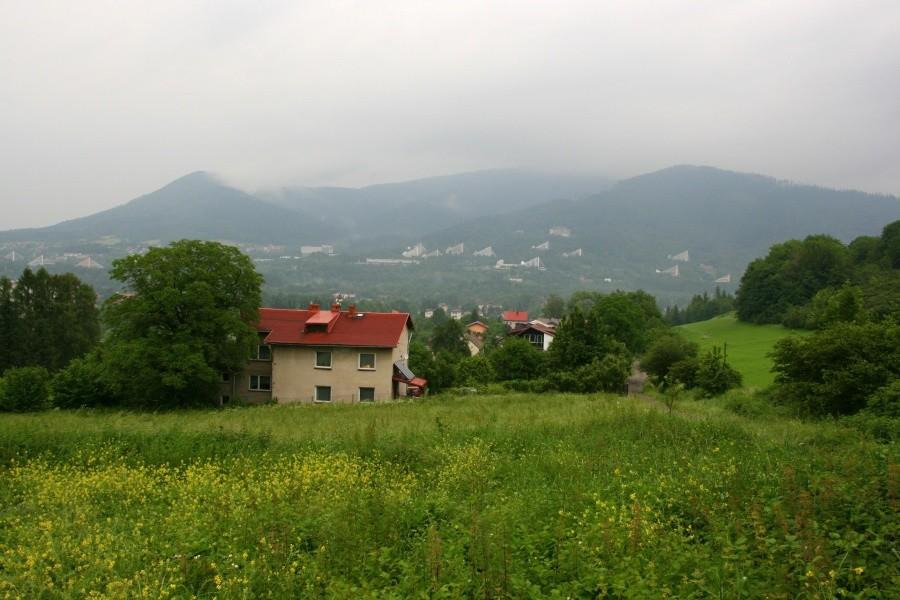 Panorama Ustronia i Równicy z terenu ponad kwaterą.