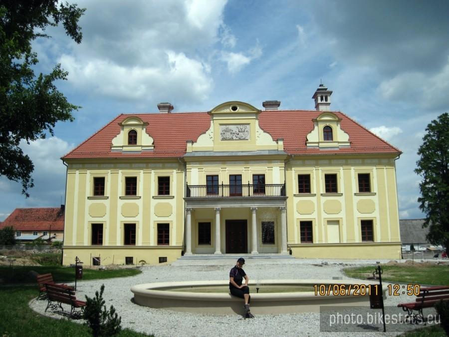 Zabytkowy pałac w Gaworzycach z XVIII wieku