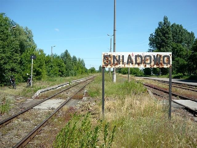 Perony na stacji w Śniadowie