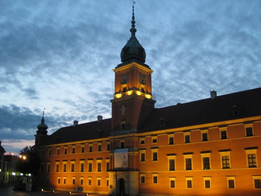 Plac Zamkowy godzina 3.55 - Warszawa zaczyna się budzić
