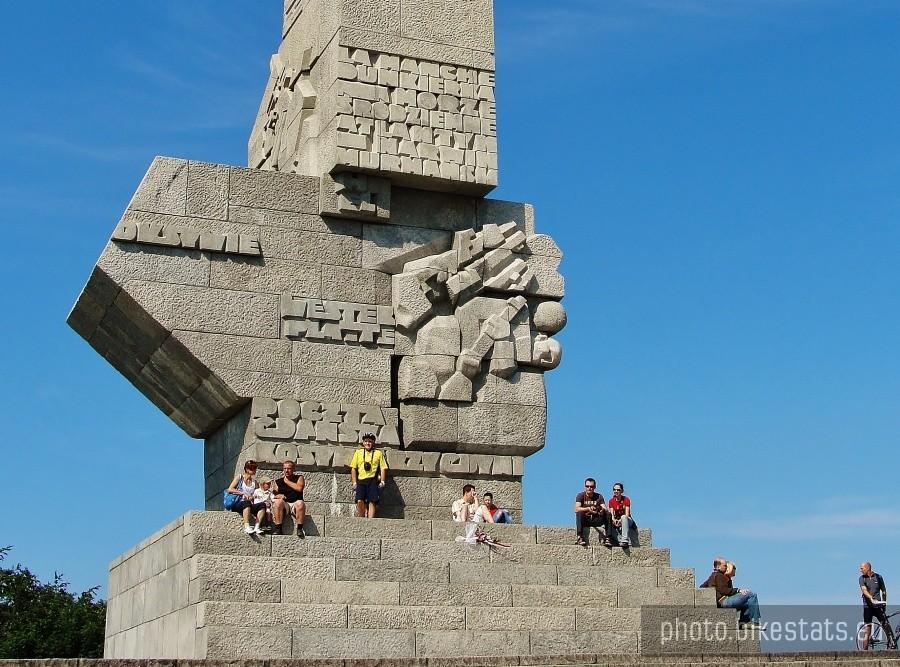 Ja na samej górze pomnika.