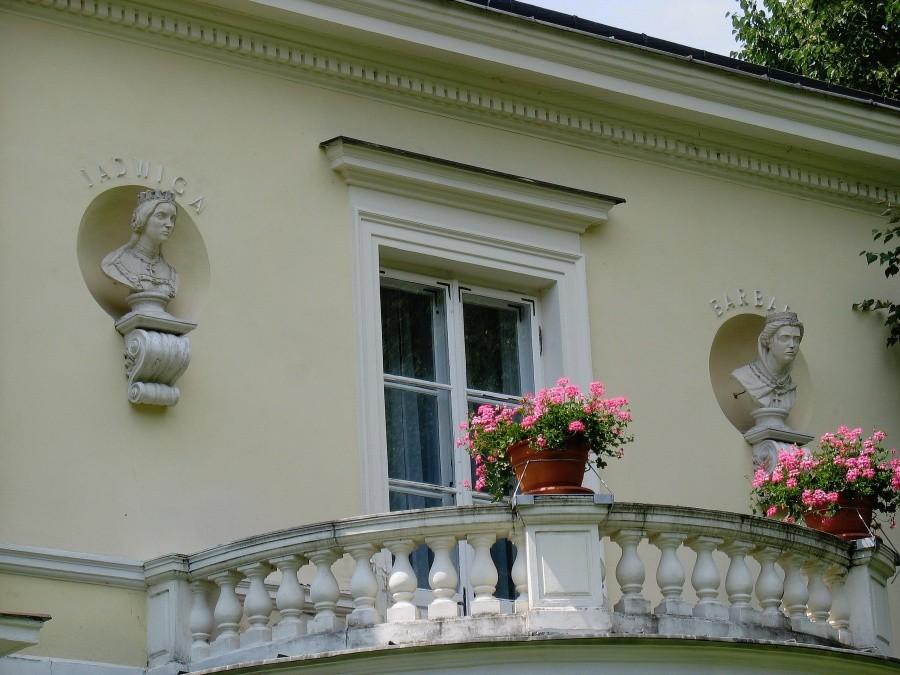 SGGW - Pałac Krasińskich, rzeźby elewacji ogrodowej