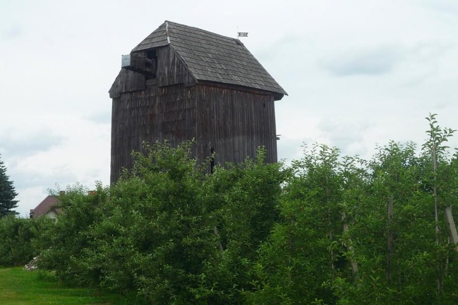Wiatrak koźlak w Lninie