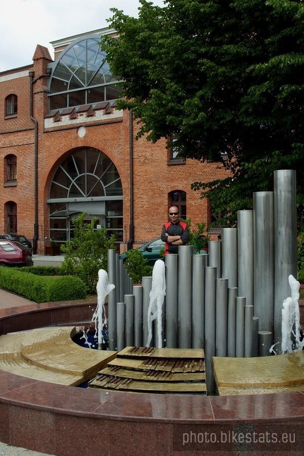 Fontanna przy Filharmonii Bałtyckiej im. Fryderyka Chopina w Gdańsku.