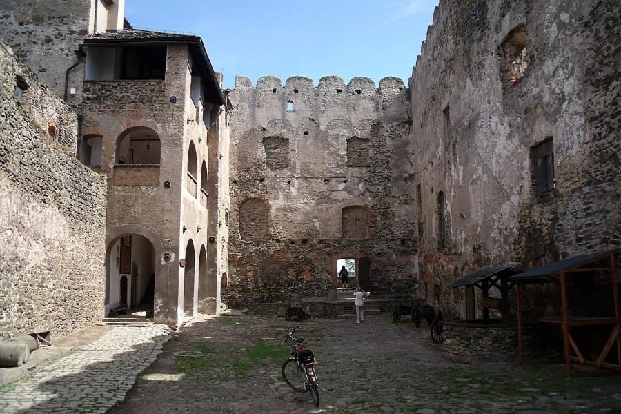 Dziedziniec zamkowy