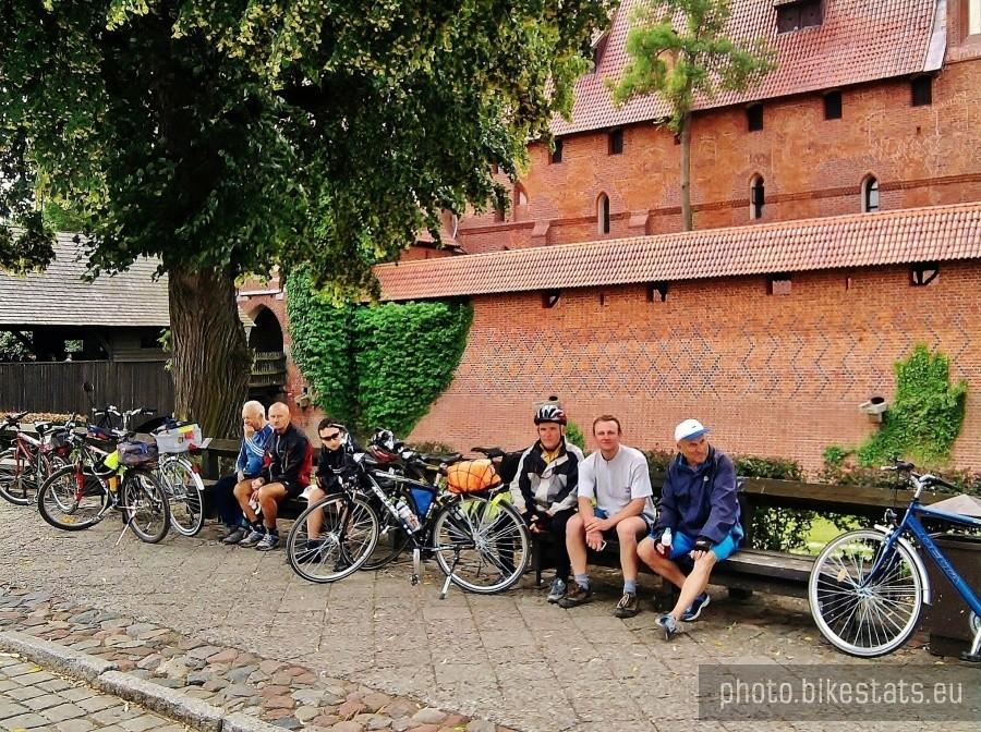 Odpoczynek -w tle zamek Malborski.