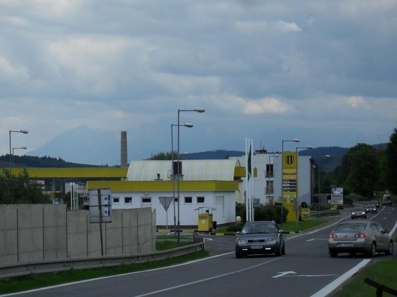 W tle ledwo co ale widać tary