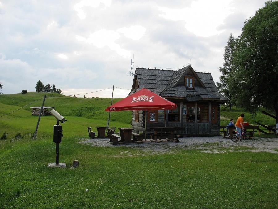 Lesnické sedlo - malý drevený domček s občerstvením