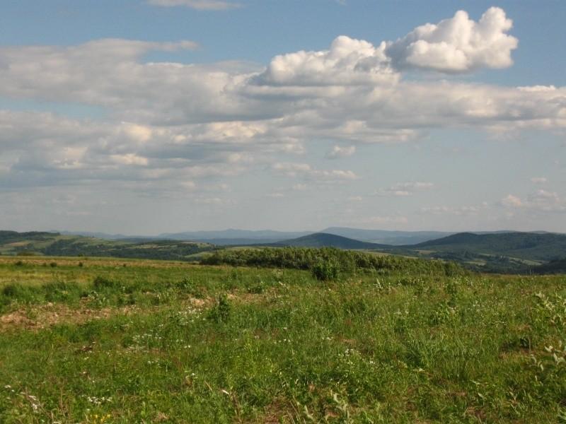 Wydma i piękny widok na Bieszczady.