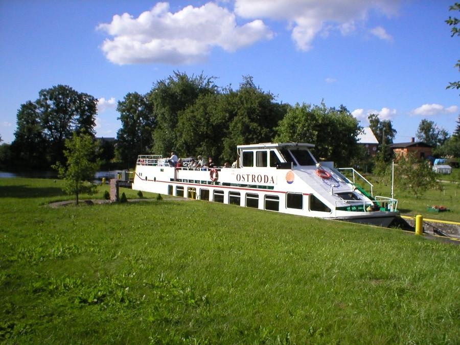 MIŁOMŁYN-STATEK W ŚLUZIE
