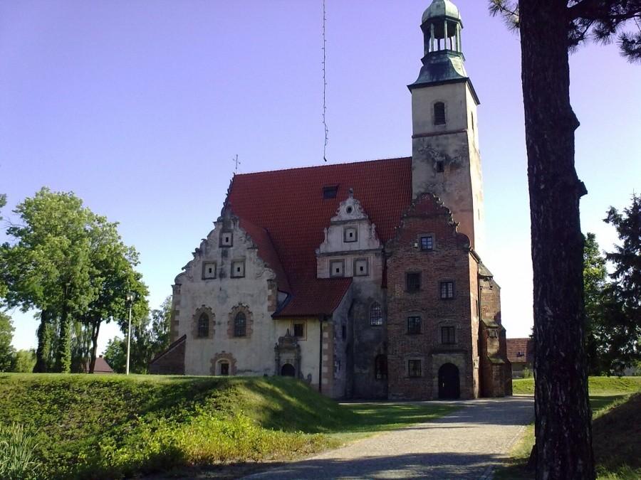 Warowny kościół.
