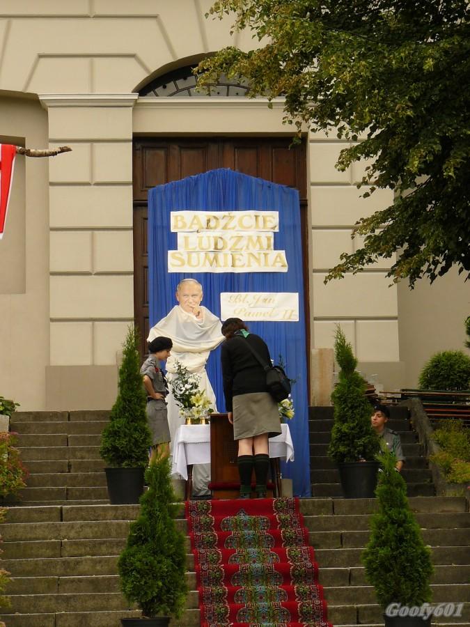 Ołtarz papieski?