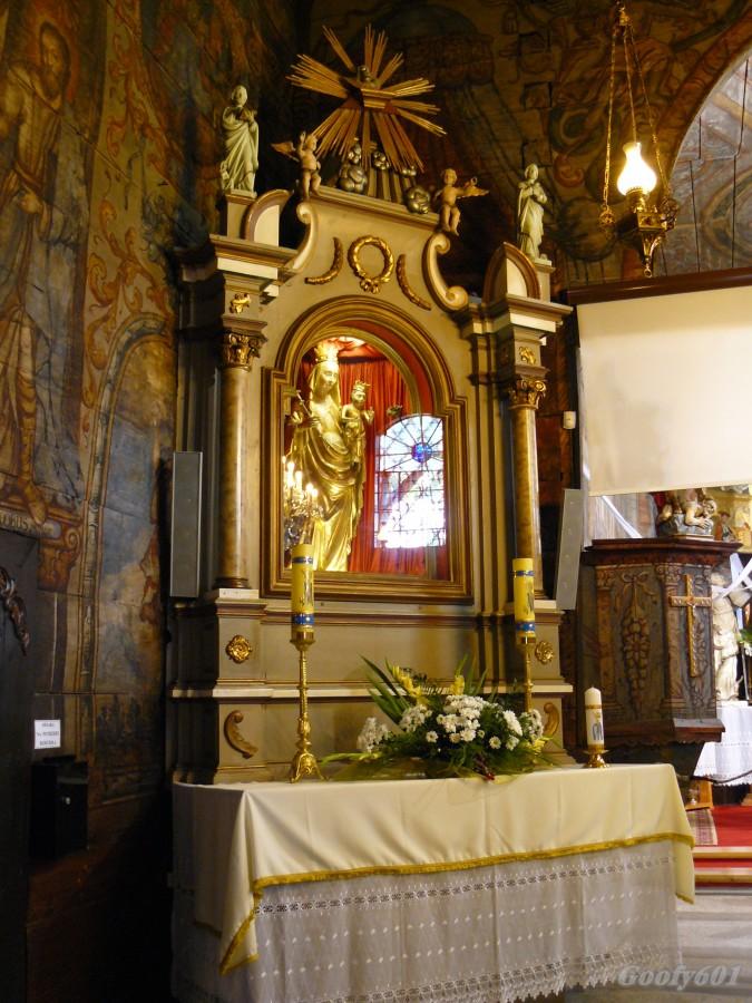 Wnętrze kościoła w Mikuszowicach