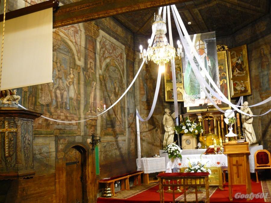 Ołtarz kościoła w Mikuszowicach.