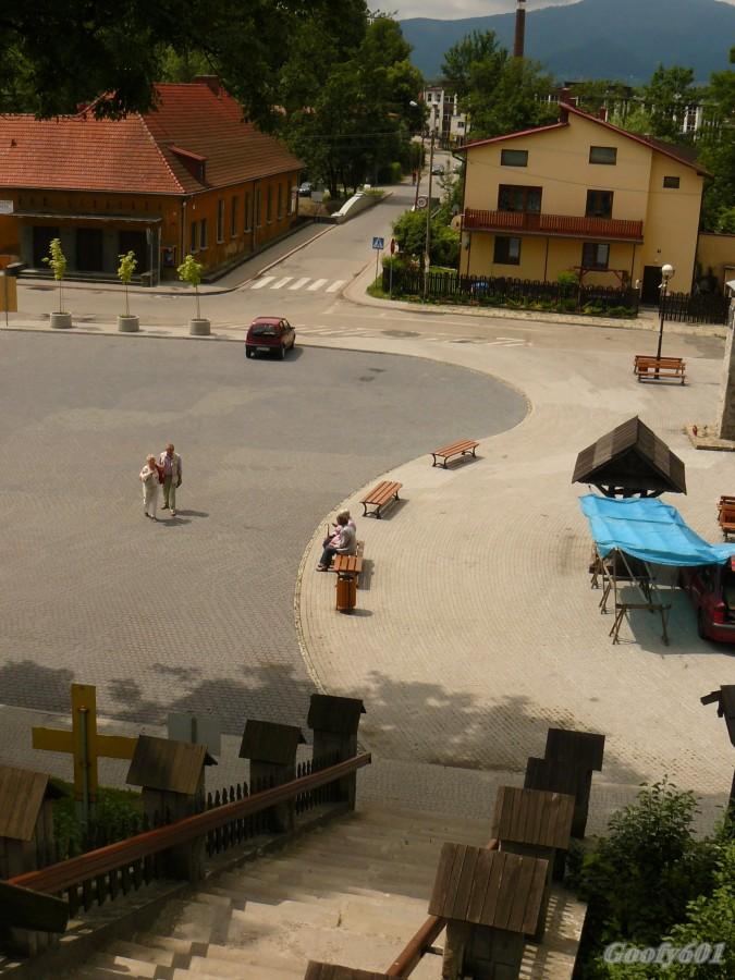 Plac przed kościołem.