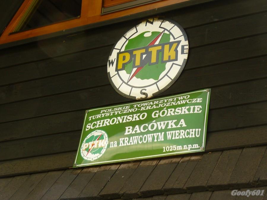 Tablica na schronisku.