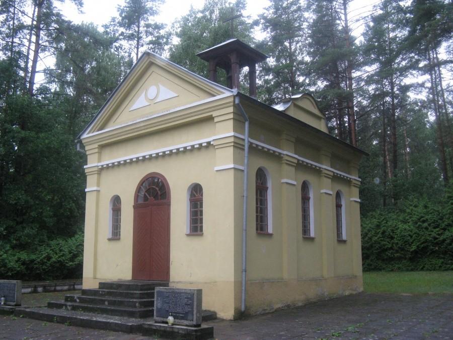 Kościółek gdzieś po drodze