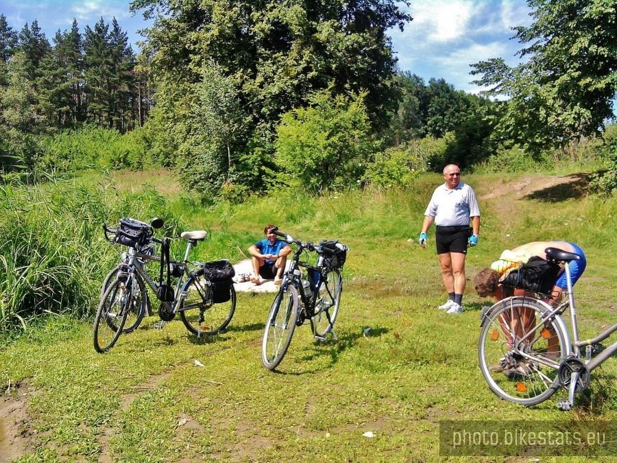 Nad jeziorem Rokickim. Kąpanko.