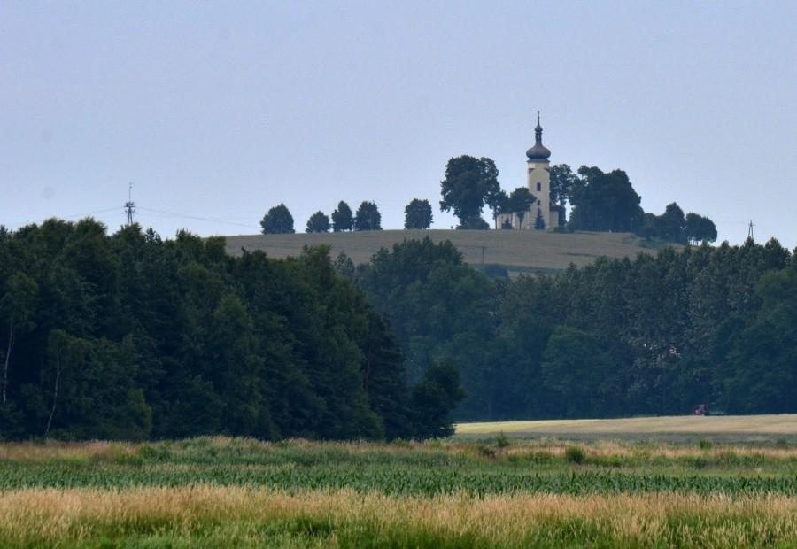 Kościół na wzgórzu w Lędzinach
