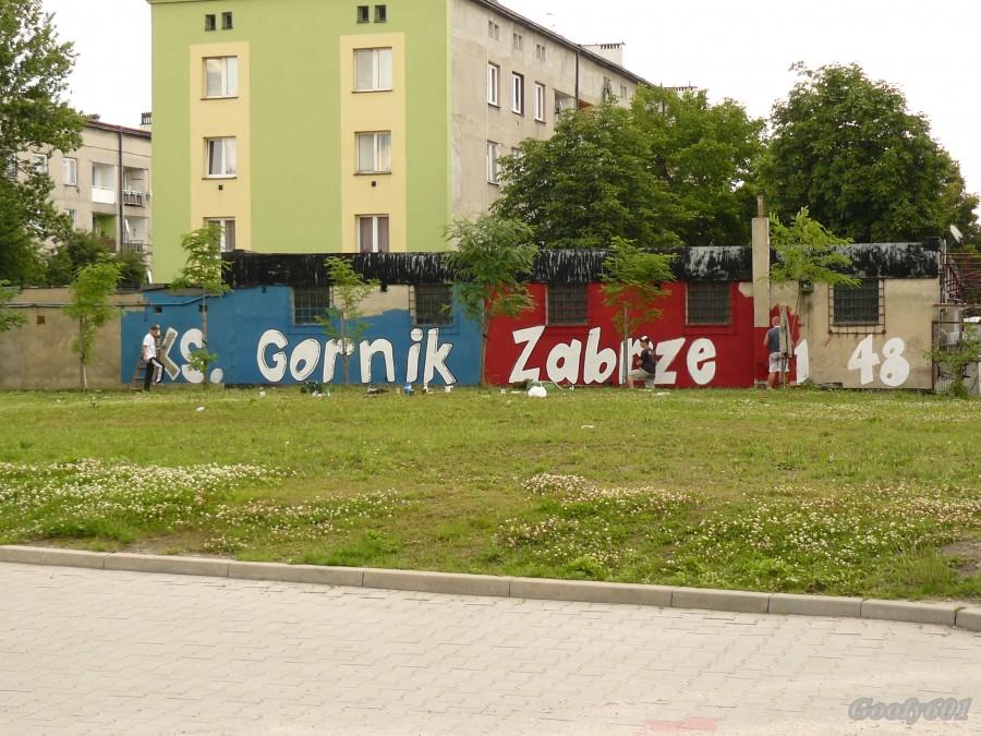 Szary płot nabiera kolorów :)