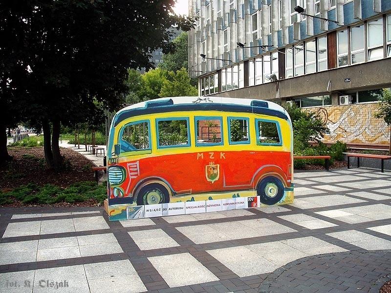 Autobus czerwony...