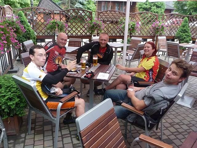 Integracja na mecie - od lewej Janek, Goro, Ja, Kosma i Nowak z Gerappa.