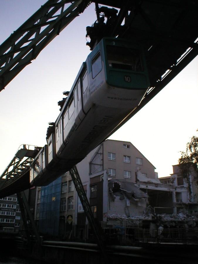 WUPPERTAL-NADZIEMNY TRAMWAJ