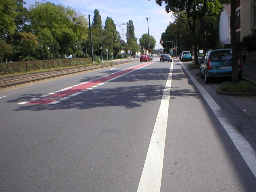 POCZATEK LEWOSKRĘTU DLA ROWERÓW I PO PRAWEJ DDR W JEZDNI