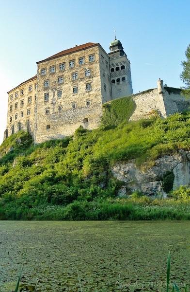 Pieskowa Skała w blasku zachodzącego słońca