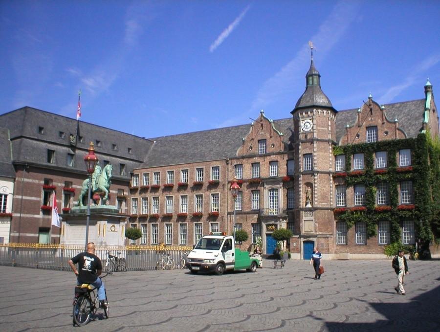 DUSSELDORF-RATUSZ MIEJSKI