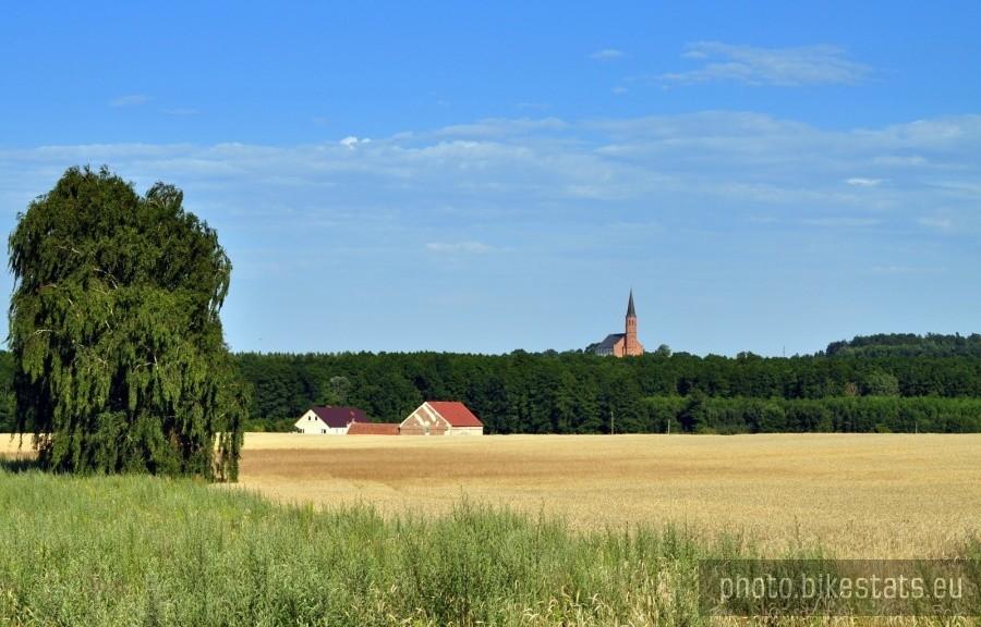 Widok na kościół św. Jana Chrzciciela w Grodowcu